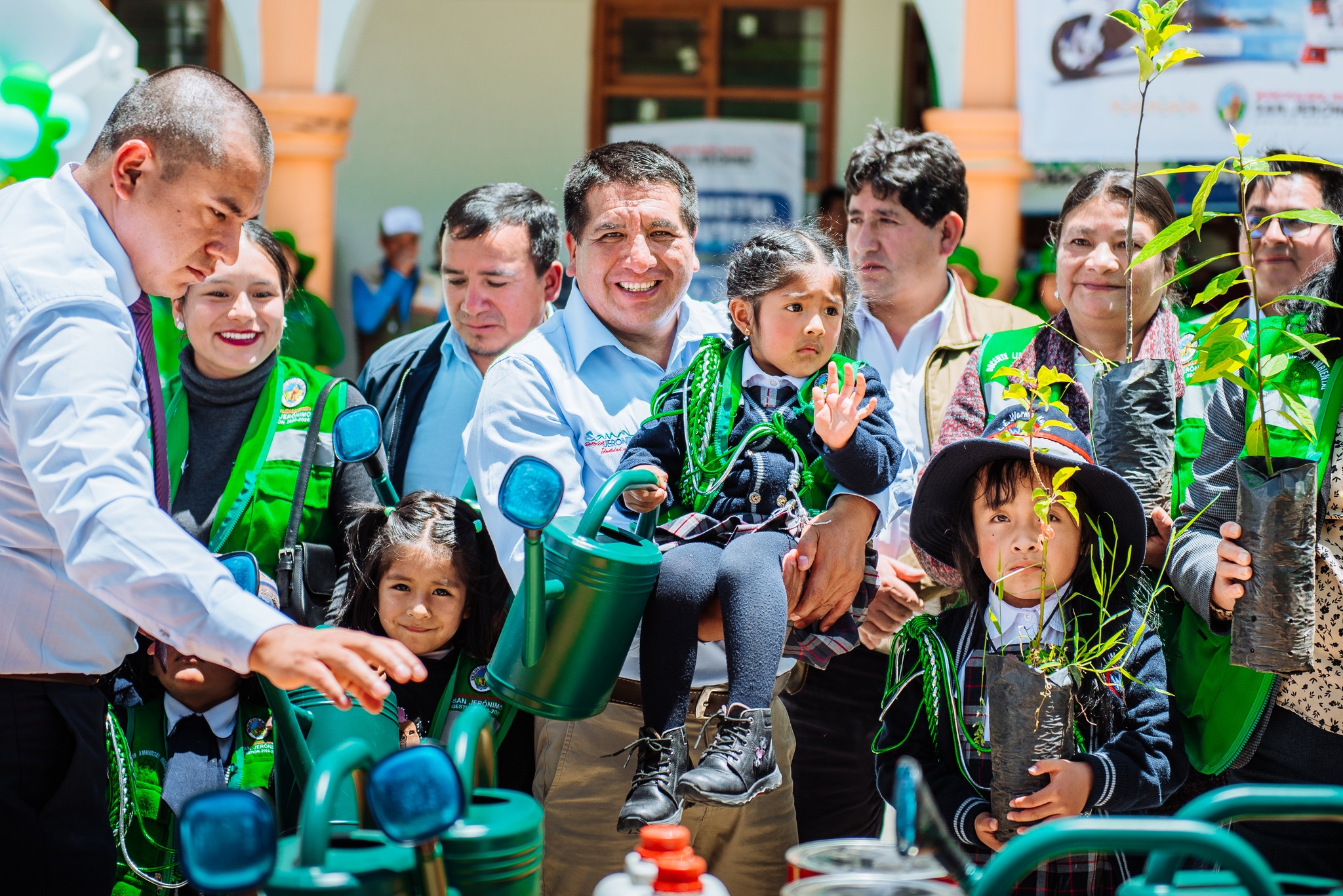 🟥🟧🟨 MUNICIPALIDAD DE SAN JERÓNIMO ENTREGA MATERIALES E INSUMOS A LAS INSTITUCIONES EDUCATIVAS PARA LA EJECUCIÓN DE PROYECTOS AMBIENTALES
